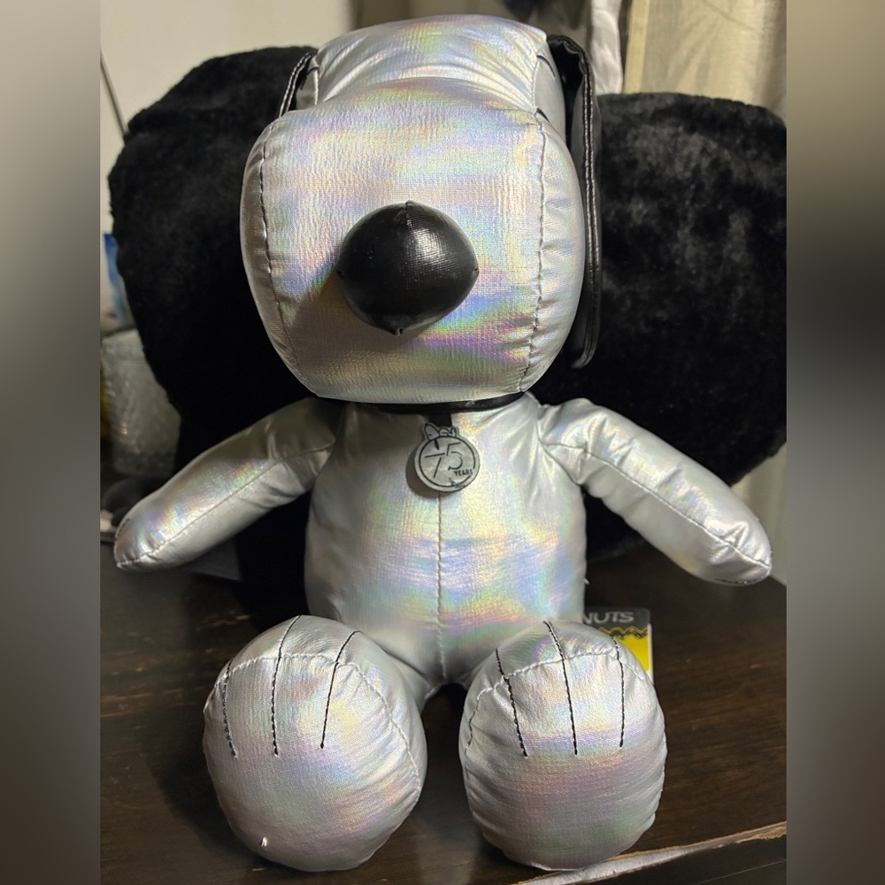Peanuts 75th anniversary Snoopy. - Picture 8 of 10